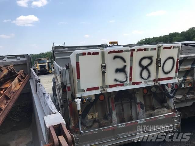 Mack 700 Lâminas de neve e arados
