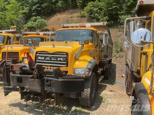 Mack 700 Lâminas de neve e arados