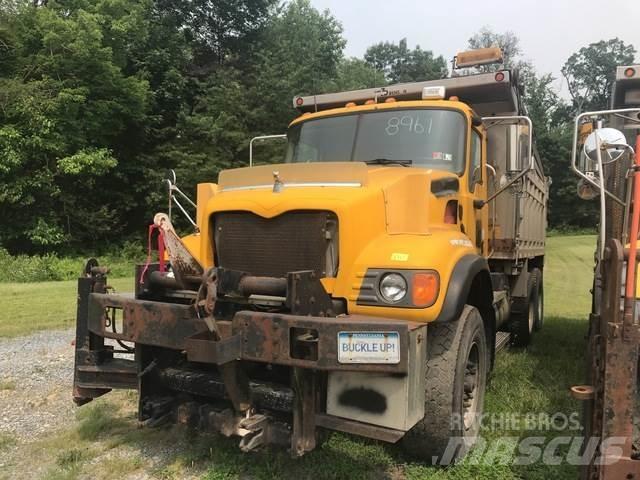 Mack 700 Lâminas de neve e arados