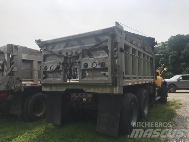 Mack 700 Lâminas de neve e arados