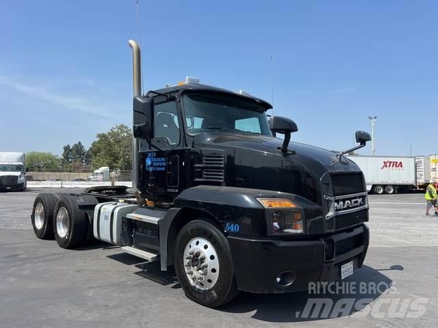 Mack AN64T Tractores (camiões)