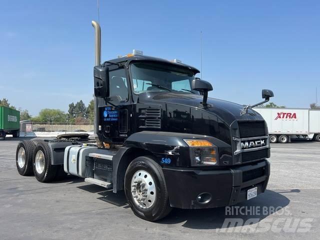 Mack AN64T Tractores (camiões)