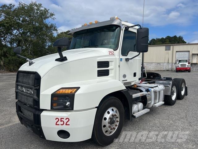 Mack AN64T Tractores (camiões)