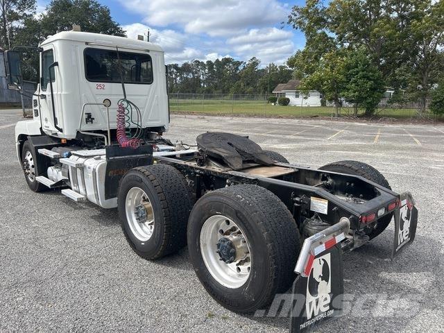 Mack AN64T Tractores (camiões)