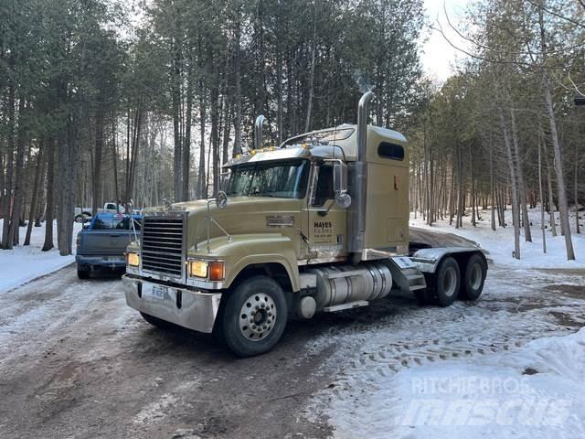 Mack CHN613 Tractores (camiões)