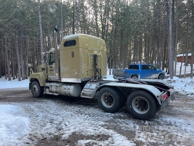 Mack CHN613 Tractores (camiões)