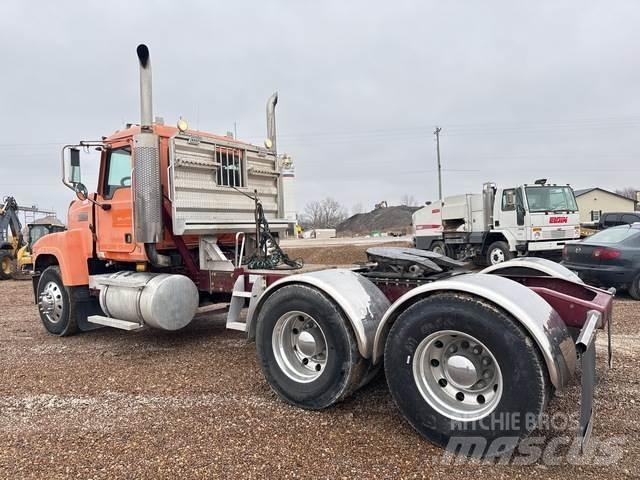 Mack CHN613 Tractores (camiões)