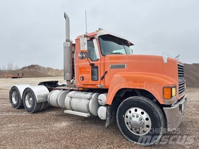Mack CHN613 Tractores (camiões)