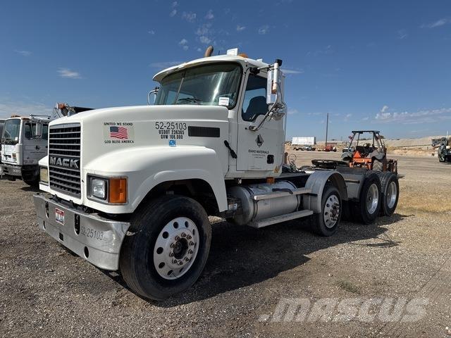 Mack CHN613 Tractores (camiões)