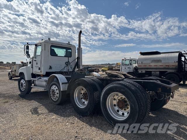Mack CHN613 Tractores (camiões)