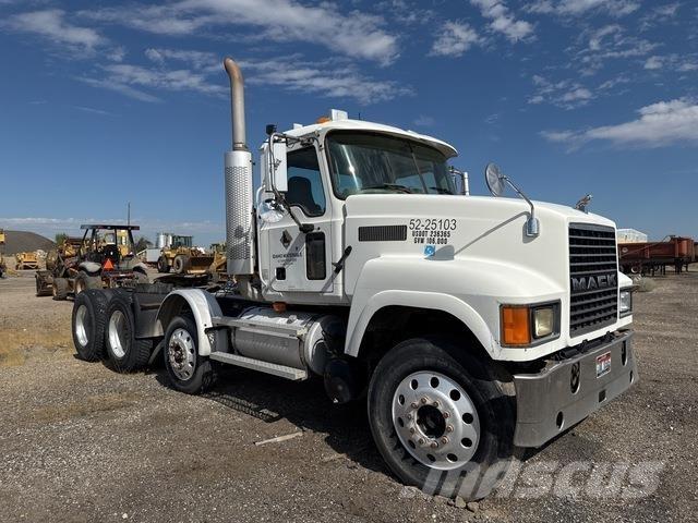 Mack CHN613 Tractores (camiões)