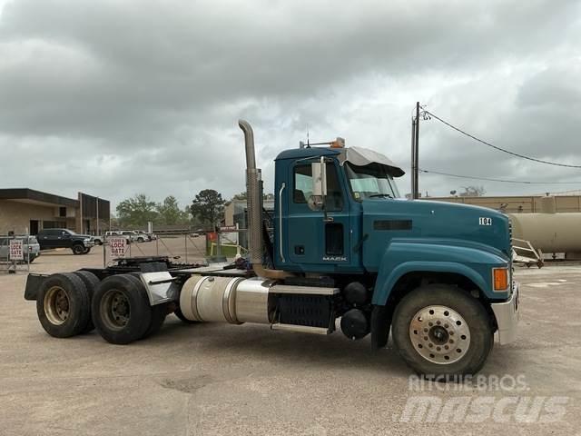 Mack CHU613 Tractores (camiões)