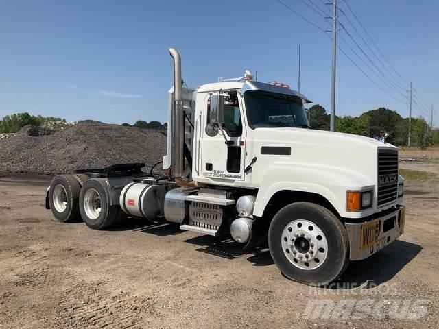 Mack CHU613 Tractores (camiões)