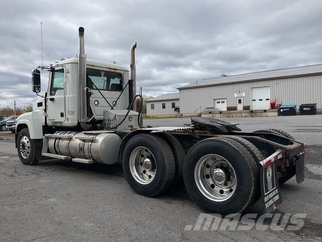 Mack CHU613 Tractores (camiões)