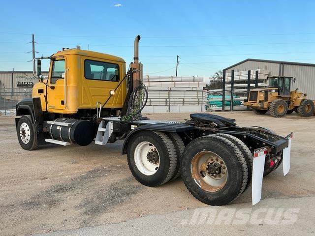 Mack CHU613 Tractores (camiões)