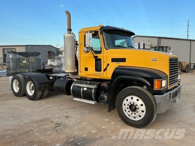 Mack CHU613 Tractores (camiões)