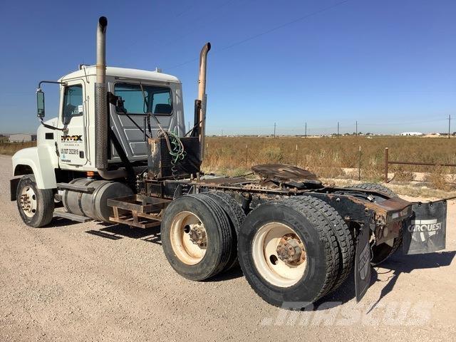 Mack CHU613 Tractores (camiões)