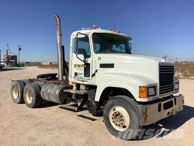 Mack CHU613 Tractores (camiões)