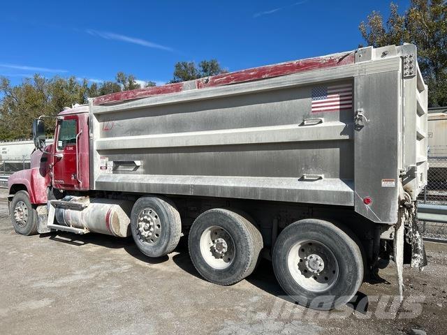 Mack CHU613 Camiões basculantes