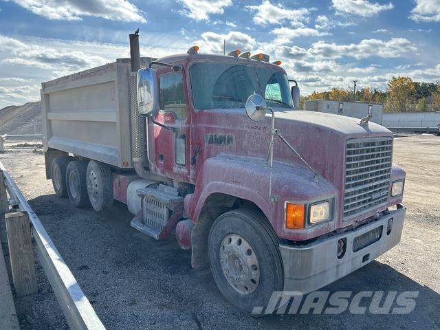 Mack CHU613 Camiões basculantes