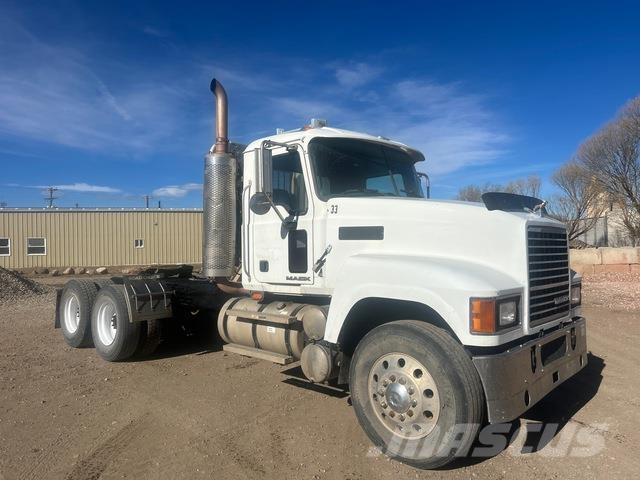 Mack CHU613 Tractores (camiões)