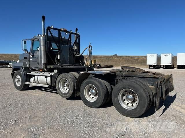 Mack CL713 Tractores (camiões)