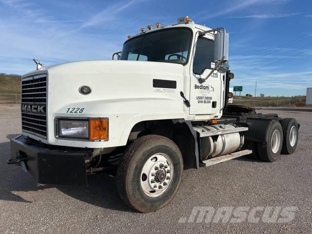 Mack CL733 Tractores (camiões)