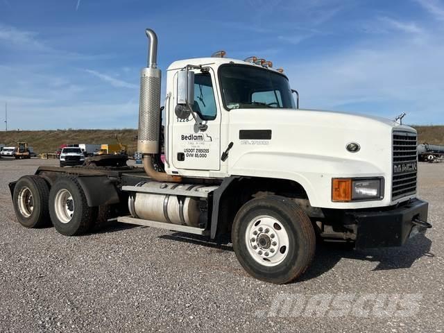 Mack CL733 Tractores (camiões)