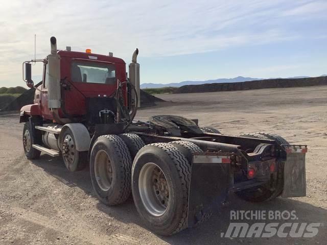 Mack CL733 Tractores (camiões)