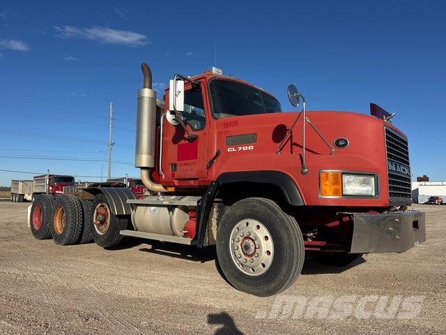 Mack CL733 Tractores (camiões)