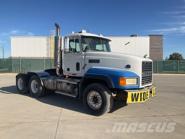 Mack CL753 Tractores (camiões)