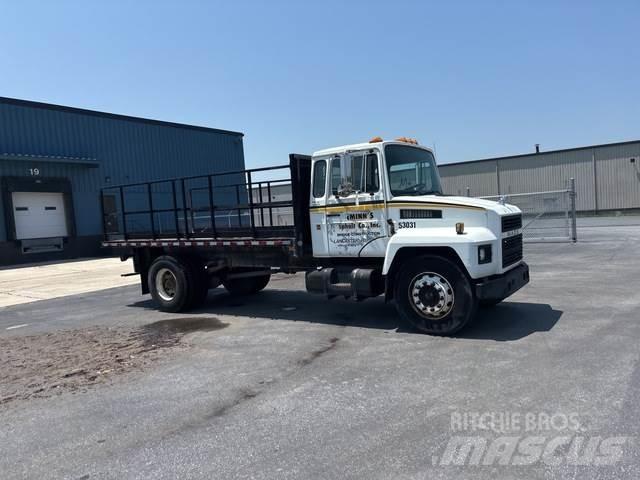 Mack CS300P Camiões estrado/caixa aberta