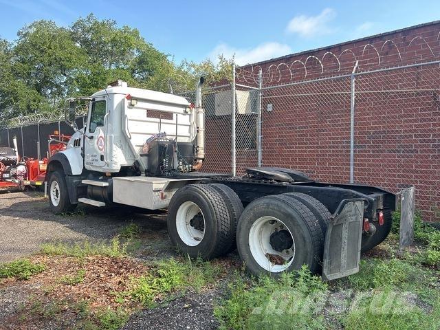 Mack CTP713 Tractores (camiões)