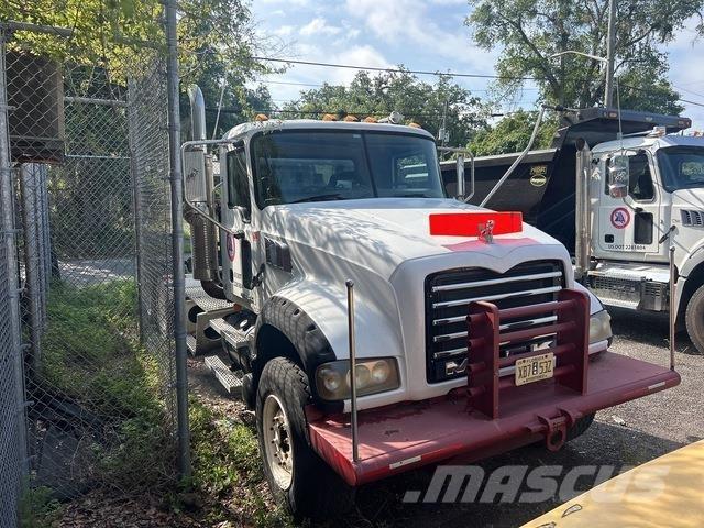 Mack CTP713 Tractores (camiões)