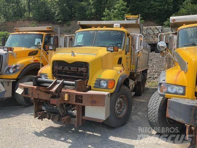Mack CV700 Lâminas de neve e arados