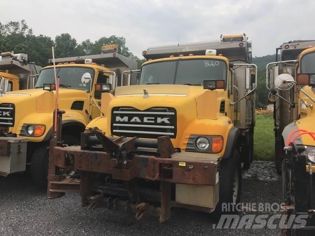 Mack CV700 Lâminas de neve e arados