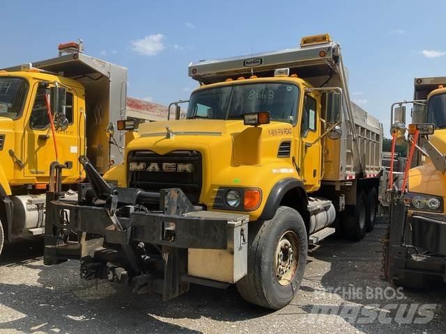 Mack CV700 Lâminas de neve e arados