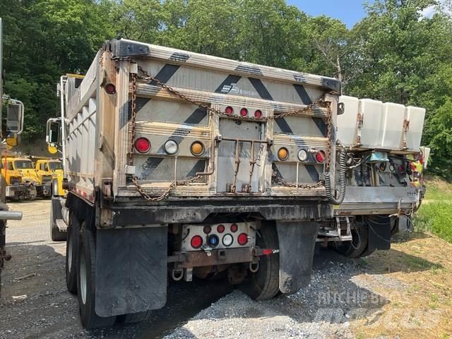 Mack CV700 Lâminas de neve e arados