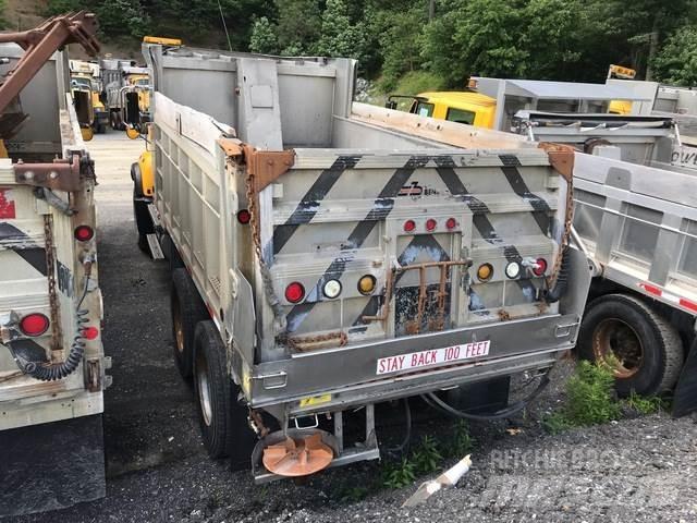 Mack CV700 Lâminas de neve e arados