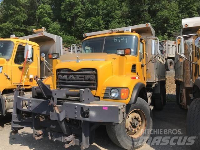 Mack CV700 Lâminas de neve e arados