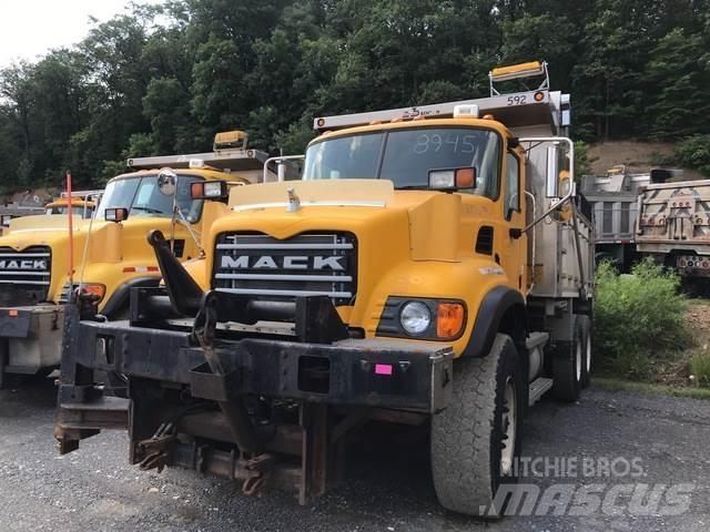 Mack CV700 Lâminas de neve e arados