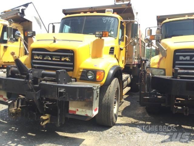 Mack CV700 Lâminas de neve e arados