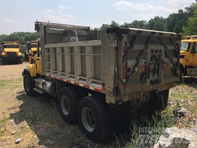 Mack CV700 Lâminas de neve e arados