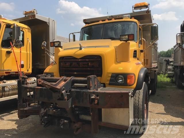 Mack CV700 Lâminas de neve e arados