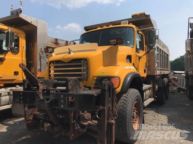 Mack CV700 Lâminas de neve e arados