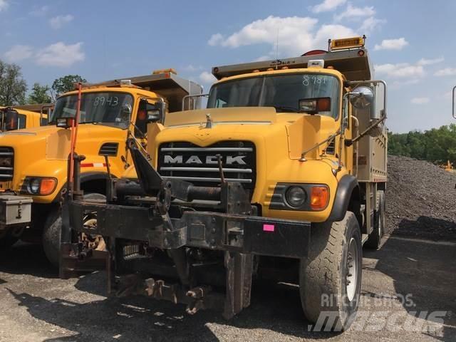 Mack CV700 Lâminas de neve e arados