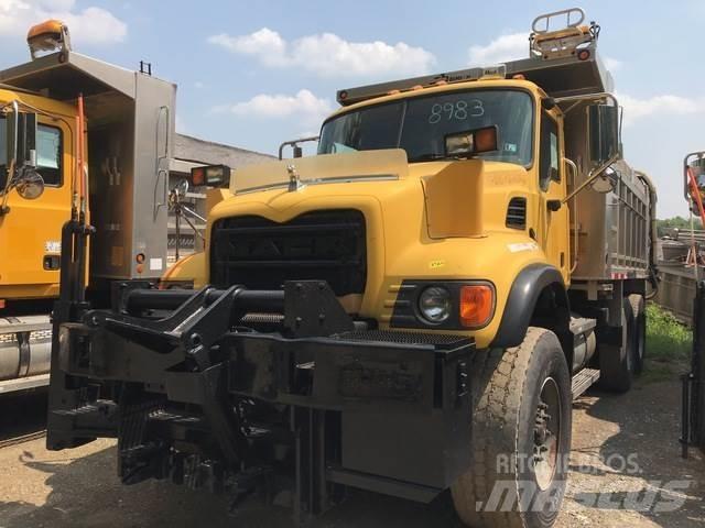 Mack CV700 Lâminas de neve e arados