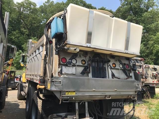 Mack CV700 Lâminas de neve e arados