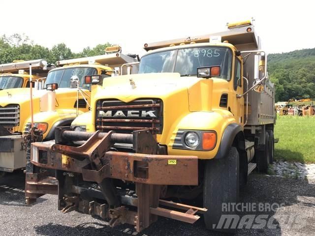 Mack CV700 Lâminas de neve e arados