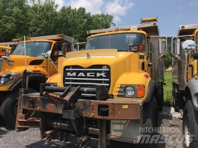 Mack CV700 Lâminas de neve e arados